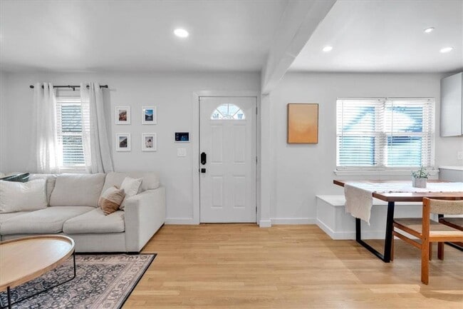 Photo - 1520 Foote St NE