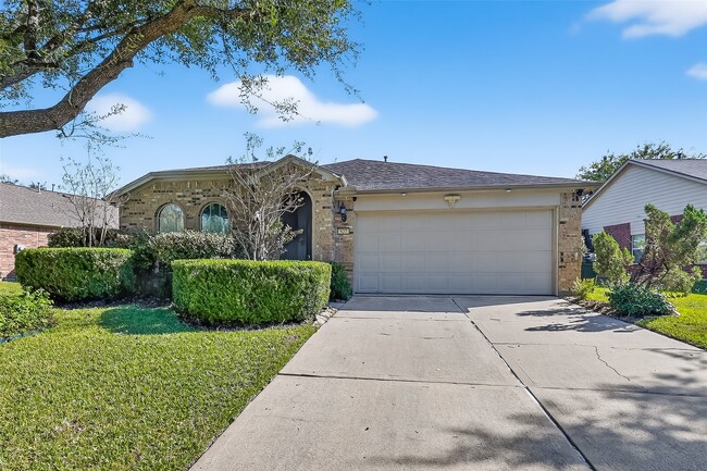 Photo - 827 Honeysuckle Vine Dr