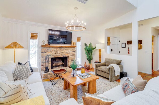 Building Photo - 113 Margarita Rd Unit ID1385886P