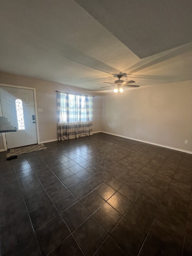 2036 Lisa Cir