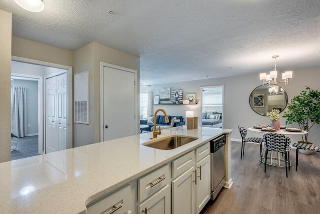 Photo - Southpoint Crossing