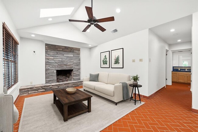 Photo - 1601 West Ln