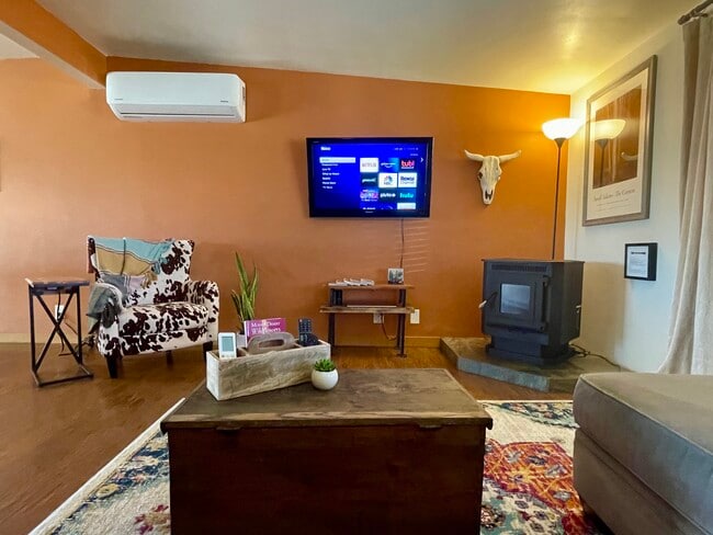 Photo - 6161 Chia Ave