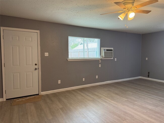 Photo - 8010 Roswell St