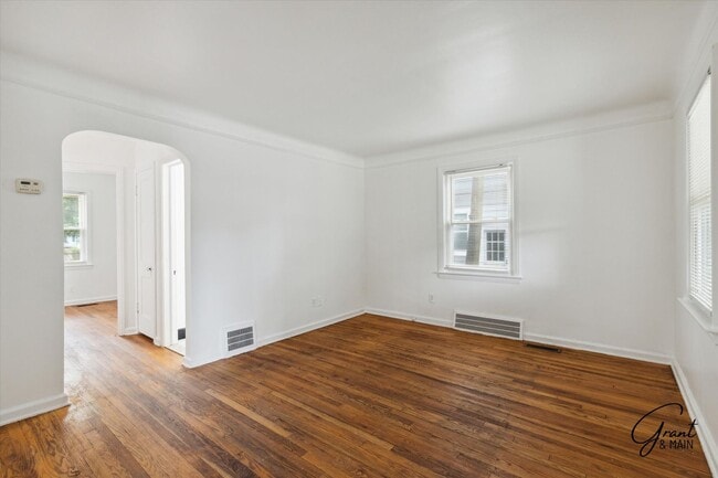 Photo - $1,200/month - 2 Bed 1 Bath in Harper Woods