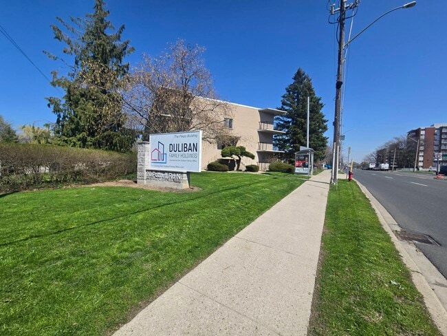 Building Photo - 20 Pottruff Rd N Unit 306