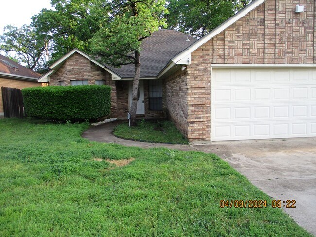 5907 Flintshire Ct Arlington, TX 76017 - 5907 Flintshire Ct Arlington, TX 76017 House