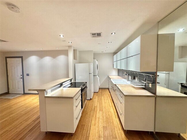 Photo - 4400 Hemingway Dr Unit 202