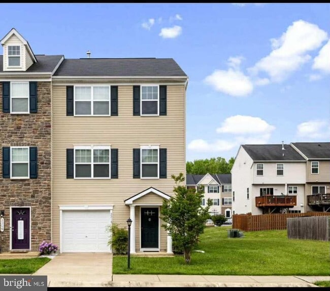 Building Photo - 2210 Mallard Landing Dr