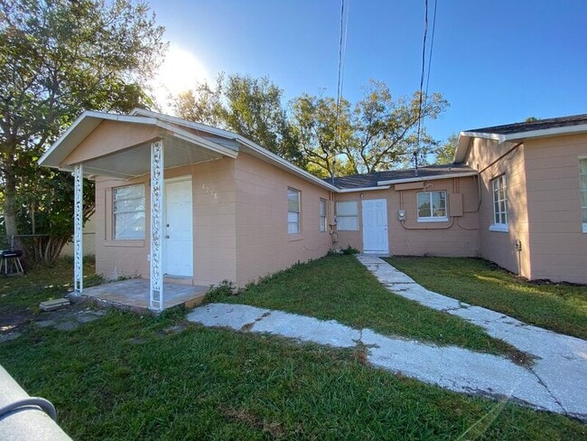 Building Photo - 4246 Minoso St Unit 4238 Rental