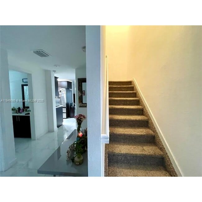 2957 NW 45th St
