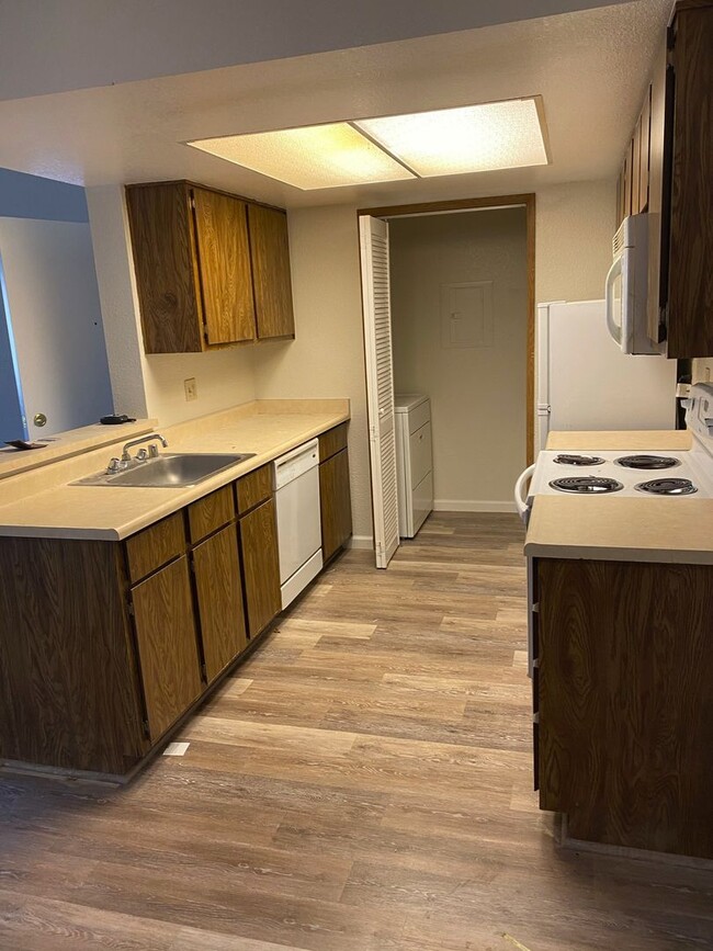 Photo - 555 E Patriot Blvd