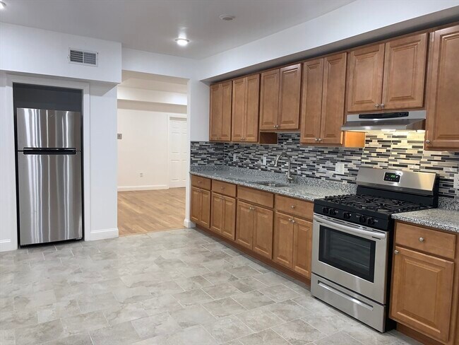 Photo - 190 Main St Unit 4