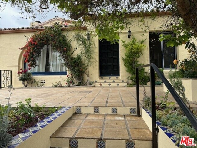 Building Photo - 10587 Holman Ave Rental