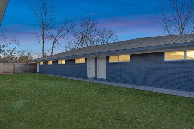 Photo - NICE 2 BEDROOM 1 BATH WITH 1600 SF