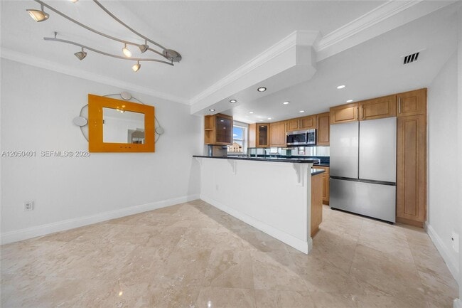 Building Photo - 720 Collins Ave Unit 603