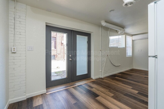 Photo - 421 N Emporia Ave Unit 421b