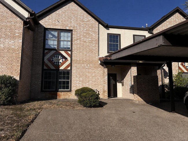 Building Photo - 2445 Monarch Dr Unit 303