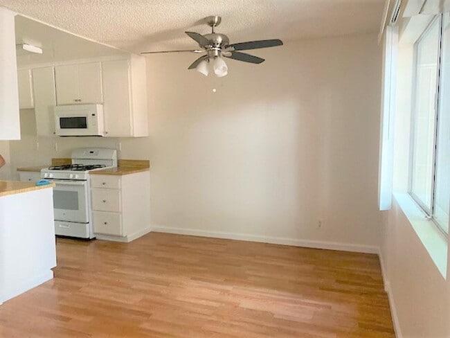Building Photo - Charming 1-Bedroom Apartment Located in Va... Unit #3