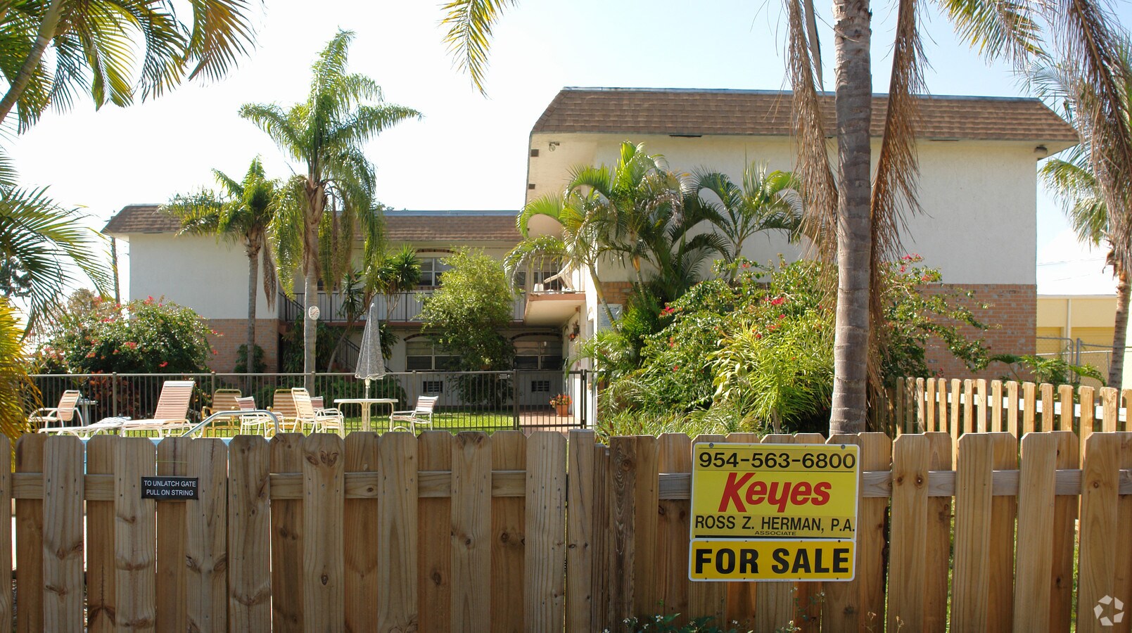 Photo - Oversize Unit with Full Kitchen, Bathroom ...