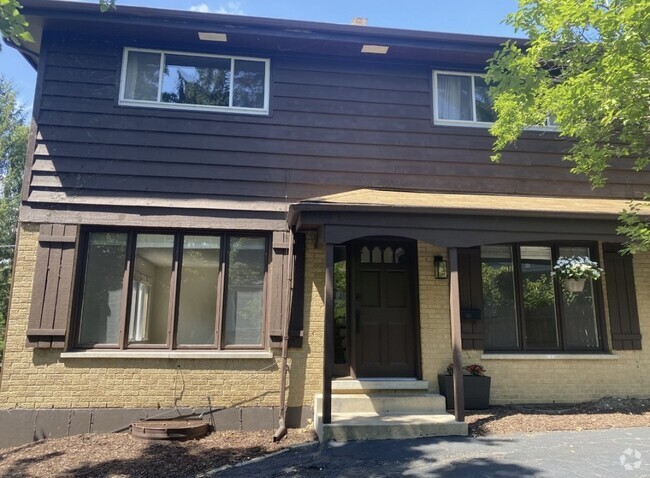 Building Photo - 34 Washington Rd Rental