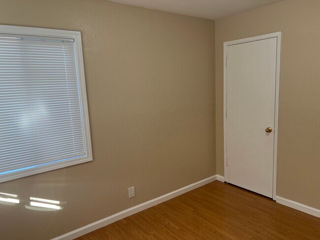 Photo - 37245 Locust St