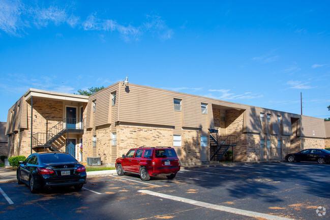 Building Photo - Fox Trail Apartments