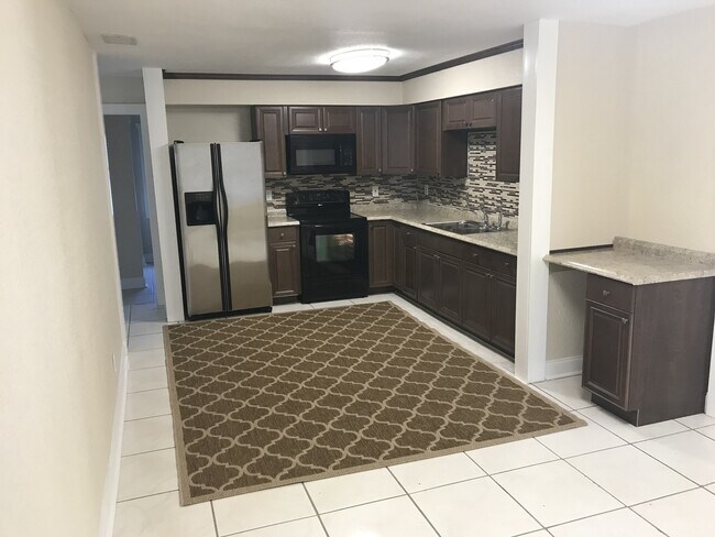 Photo - 5 Bedroom Home Close to Downtown