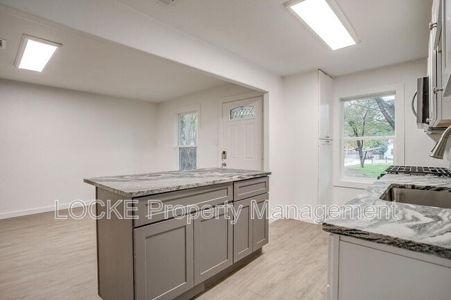 Photo - 311 Byron St
