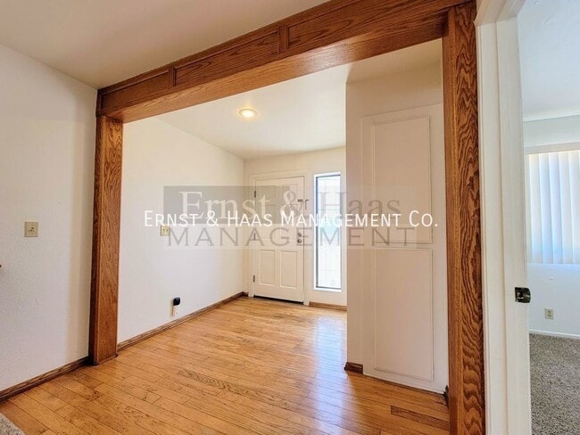 Photo - 2755 E Hill St
