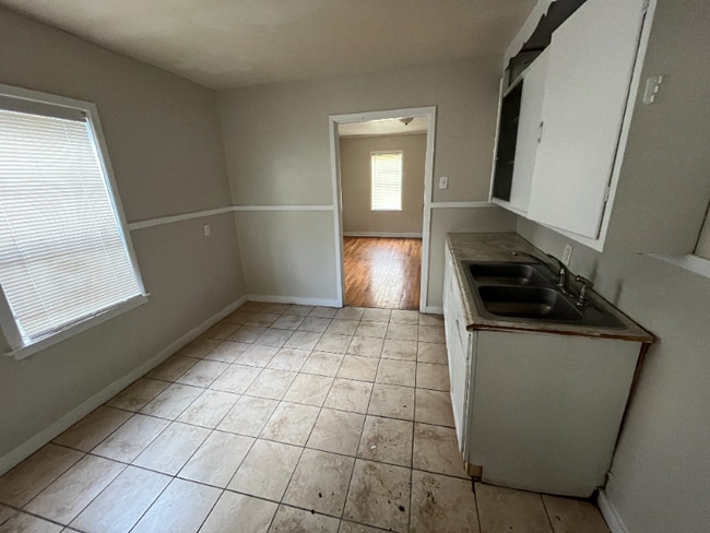 Photo - 273 W Essex Ave