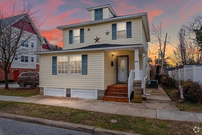 Building Photo - Spacious 3 Bedroom, 2 Bathroom Single Fami... Rental