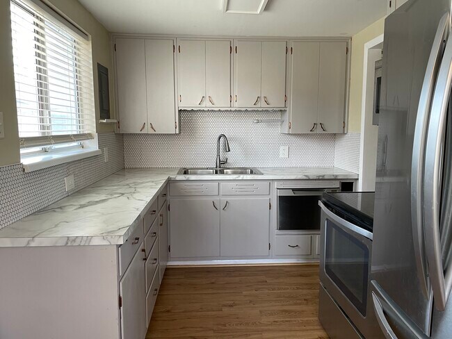 Cocina renovada - 55 Roosevelt Ave