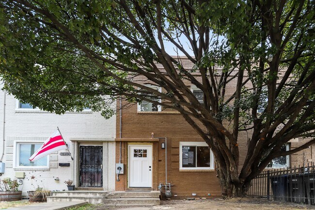 Building Photo - 1526 2nd St SW