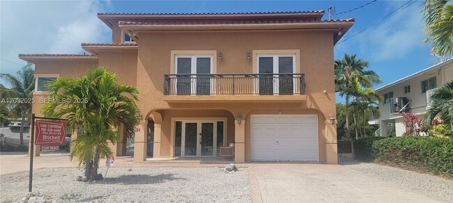 Building Photo - 51 W Plaza Del Lago