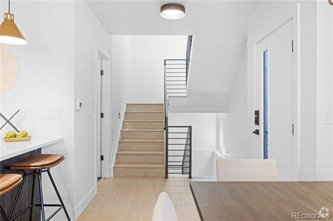 Building Photo - First Month on Us!  Gorgeous Contemporary ... Rental