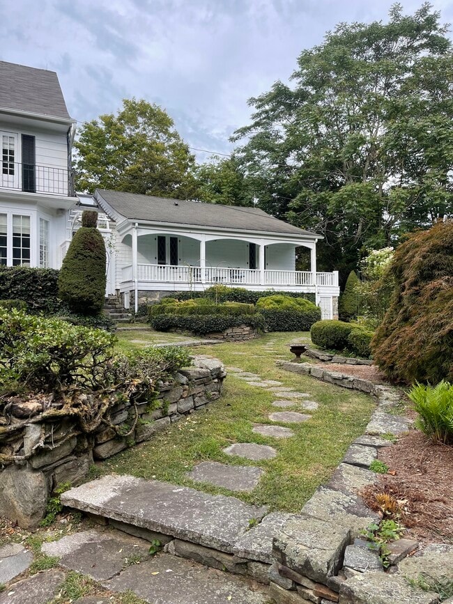 Photo - 856 Boston Post Rd