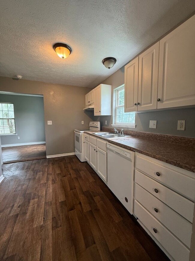 Photo - Rent this GREAT 2 BEDROOM home with, FULLY FENCED front and back yard.