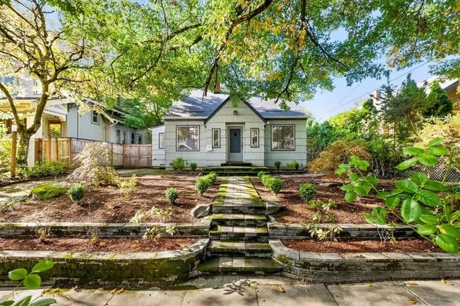 Building Photo - 2 Bed, 1 Bath in the Irvington Neighborhood! Rental