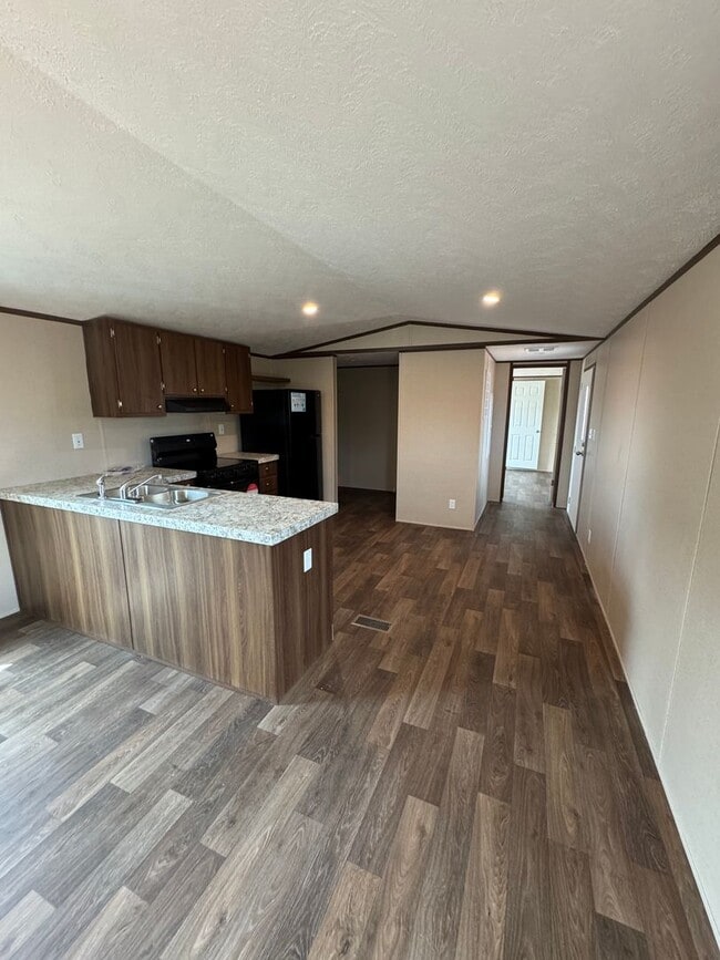 Building Photo - Bright & Carpet-Free 3BR/2BA Tucson Rental Home with Spacious Kitchen