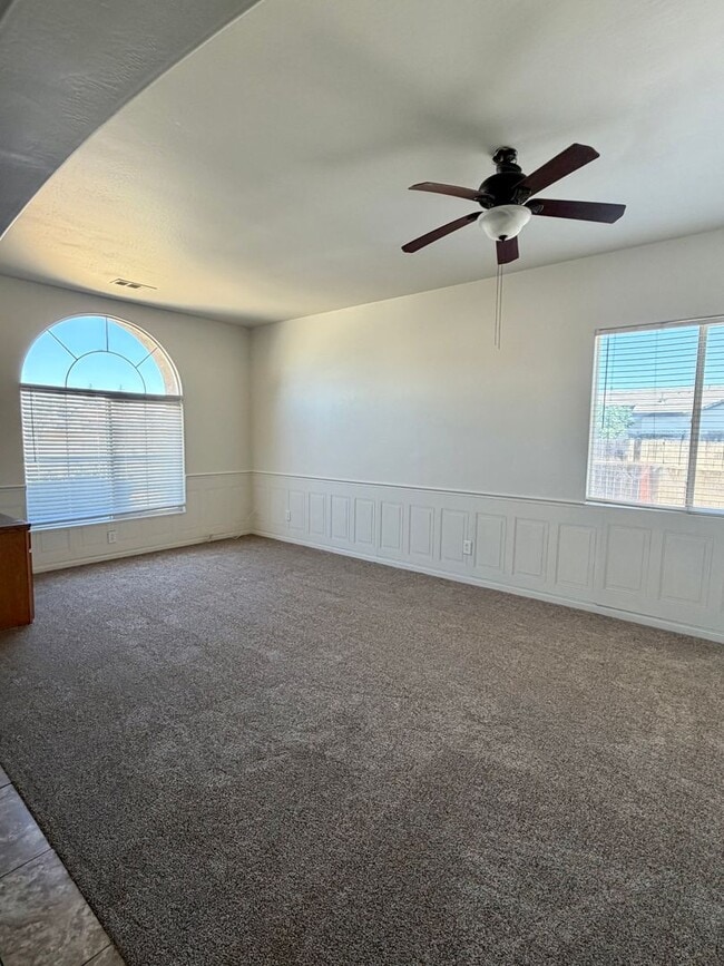 Photo - Spacious 5 Bedroom, 3 Bathroom Home in Stockdale Ranch Villas!