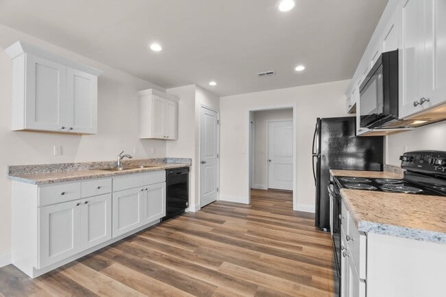 Photo - Highland Point Dr 880/882 Unit 880