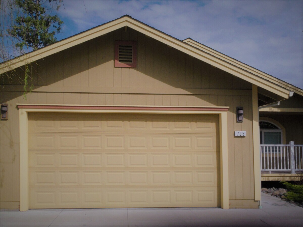 Photo - 725 Washo Ln