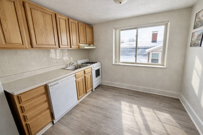 Building Photo - 16 Chester St Unit 44