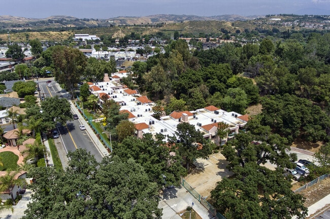 Whispering Oaks Apts