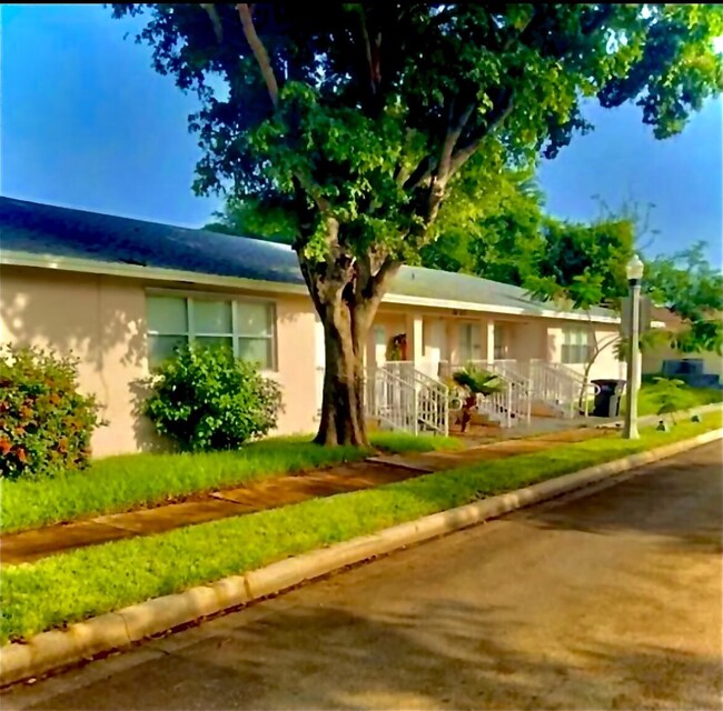 Photo - 701 5th St Townhome