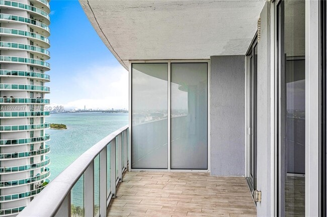 Photo - 488 NE 18th St Unidad 2403