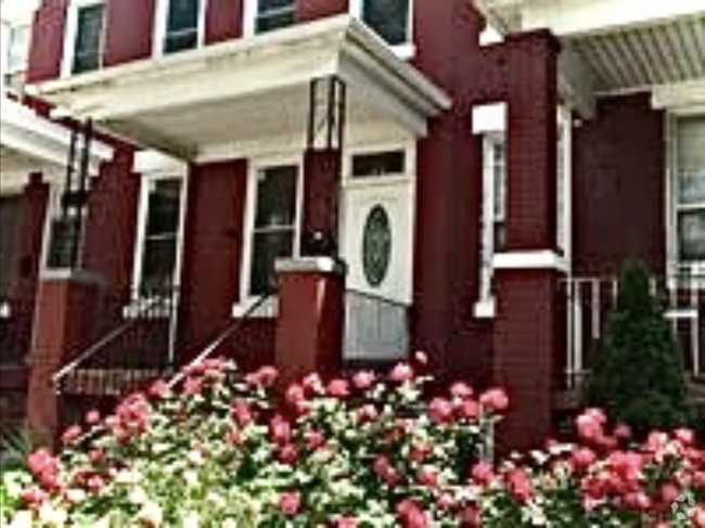 Building Photo - 520 Kenyon St NW Rental