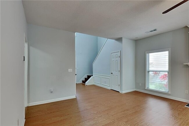 Photo - 2926 Cottesford Way SE