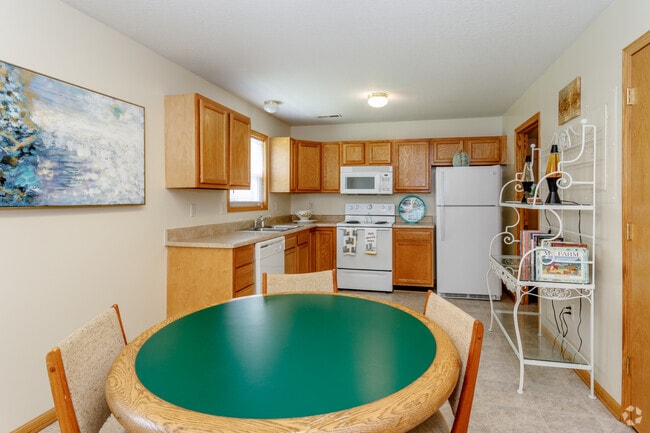 3BR, 1.5BA - 1200 SF